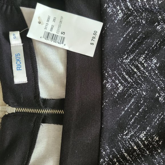 Dress - Picture 2 of 4